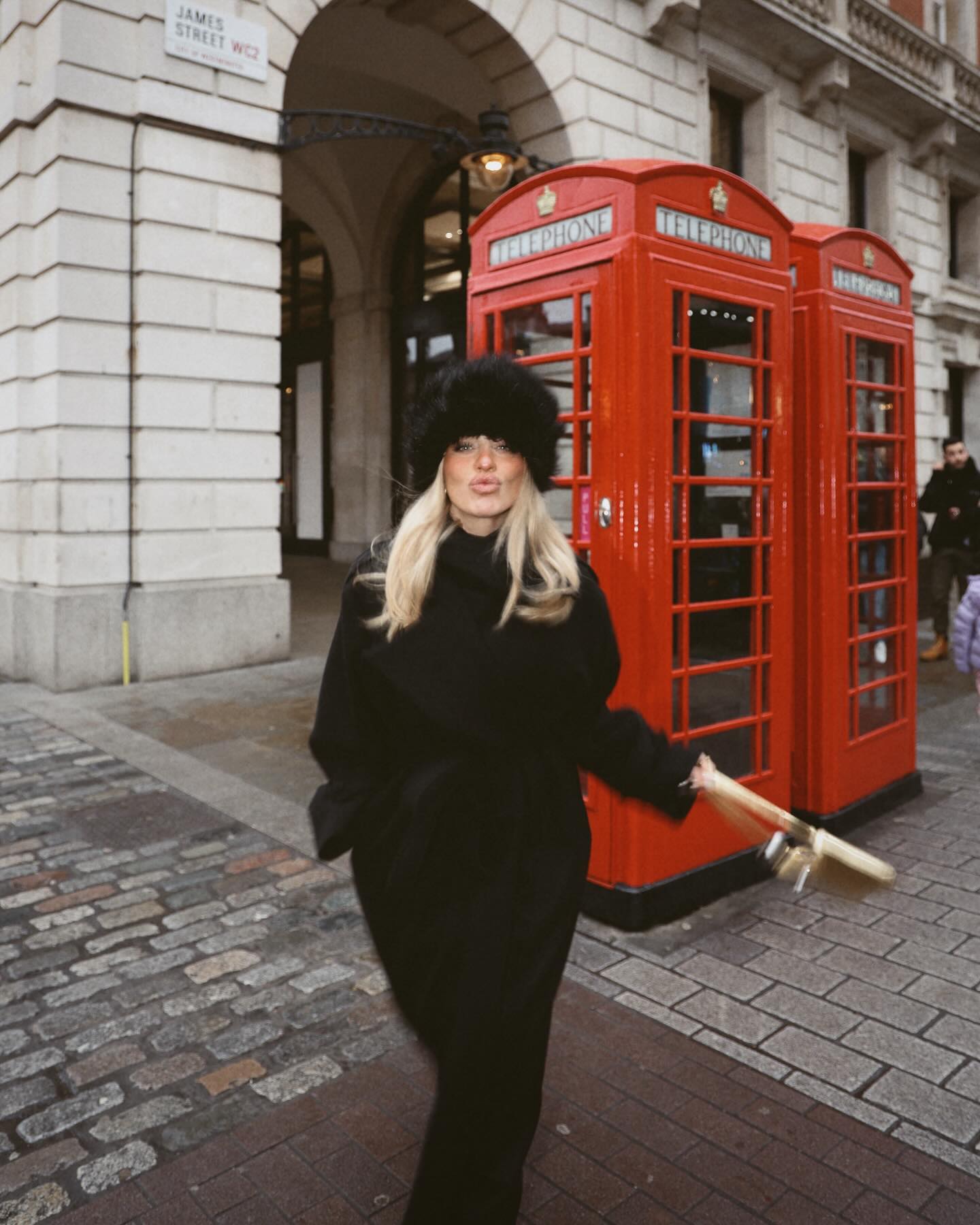 Η Κόνι Μεταξά στο Λονδίνο