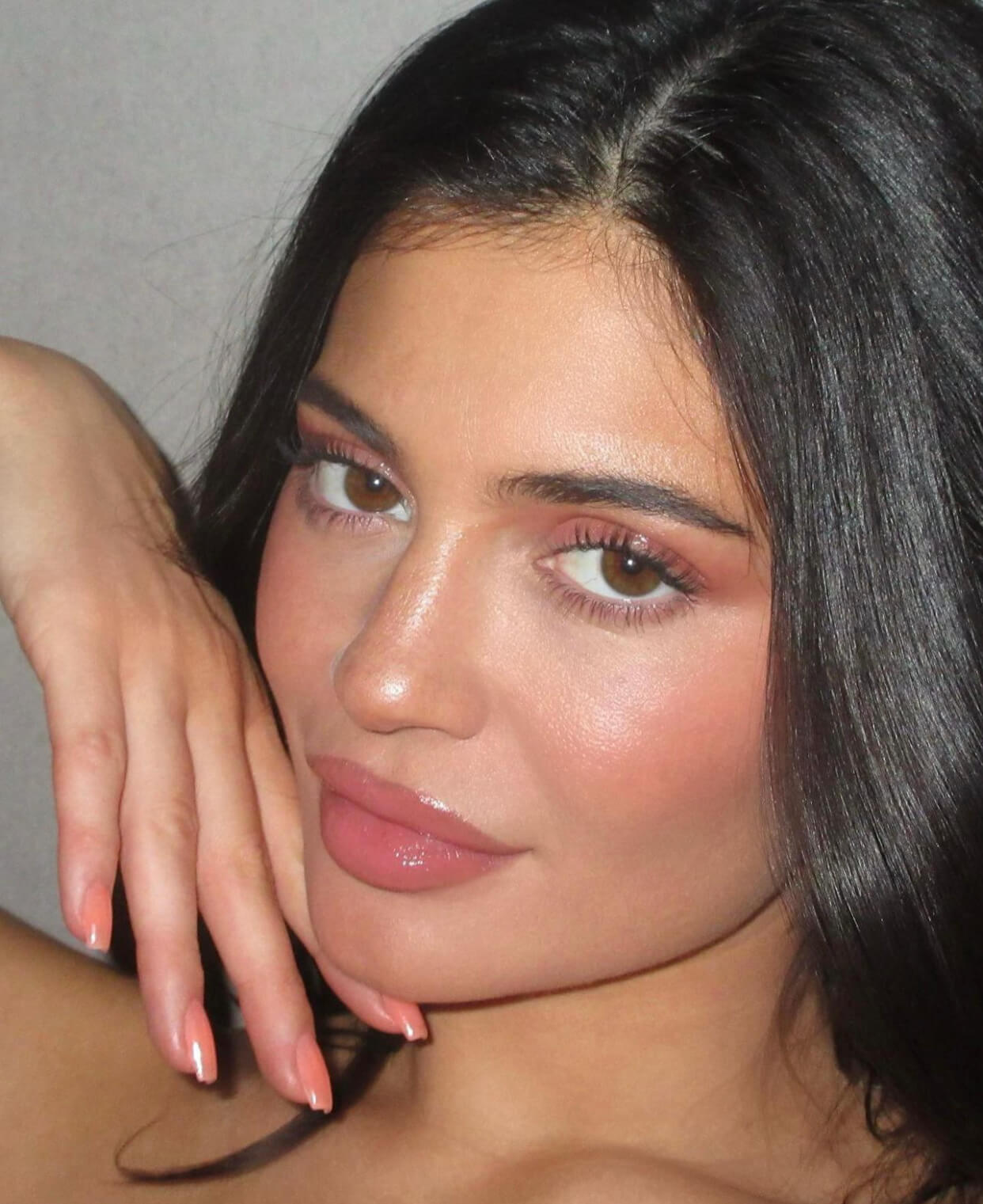 Η Kylie Jenner με nude μακιγιάζ