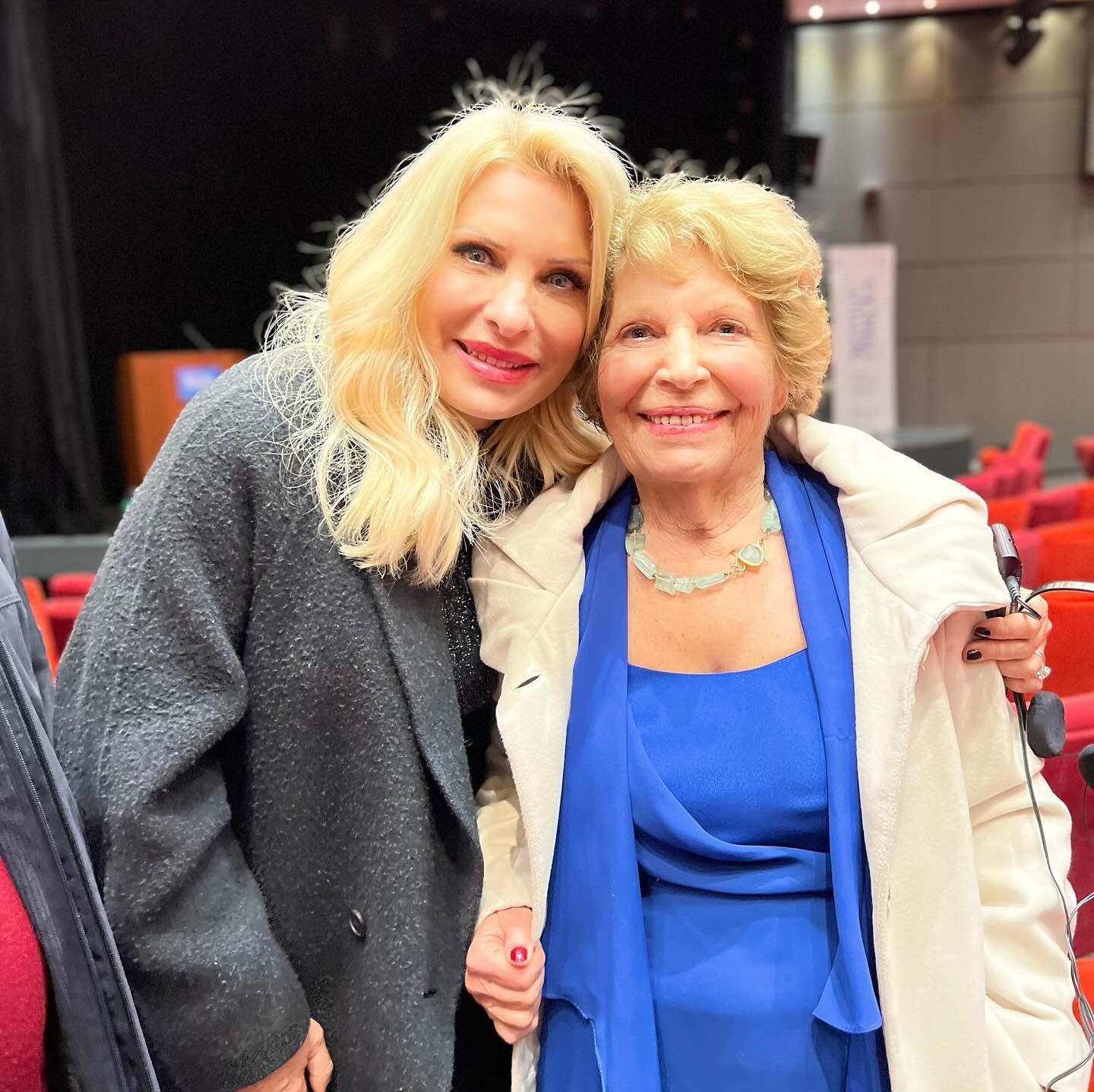 Η Ελένη Μενεγάκη με την θεία της