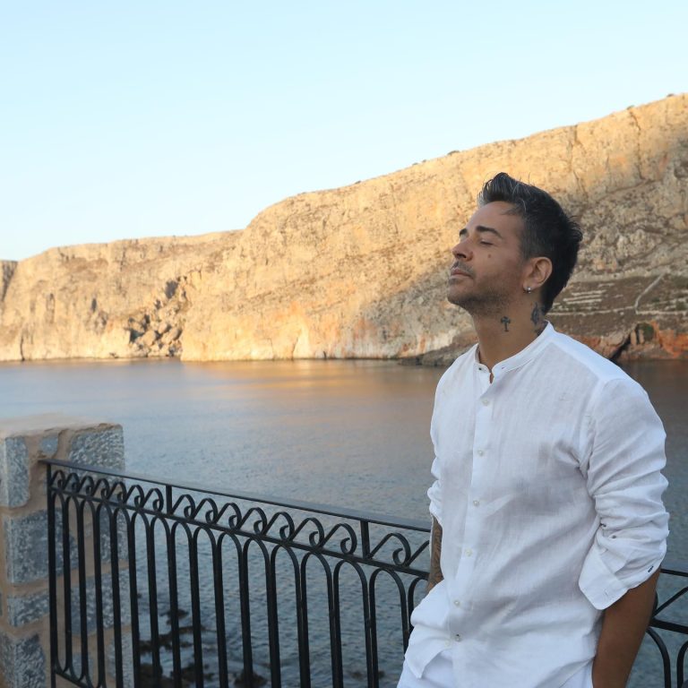 Ο συνθέτης Κώστας Μηλιωτάκης έγινε παππούς