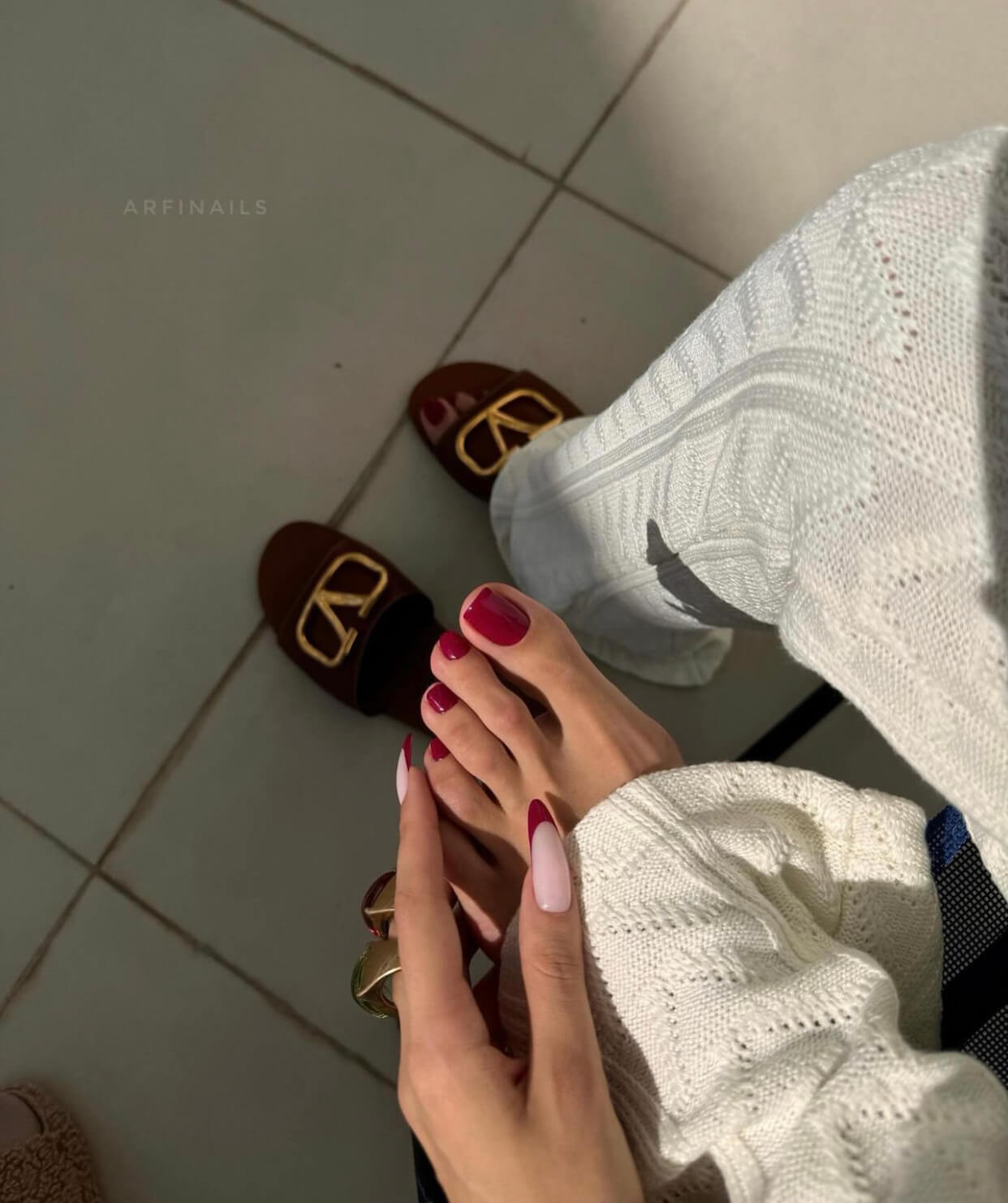 Πεντικιούρ με μπορντό χρώμα