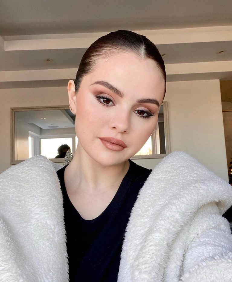 Η Selena Gomez με nude μακιγιάζ