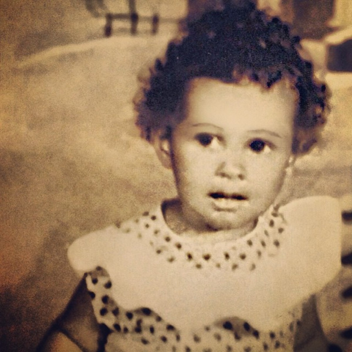 Η τραγουδίστρια Ελένη Φουρέιρα σε παιδική ηλικία