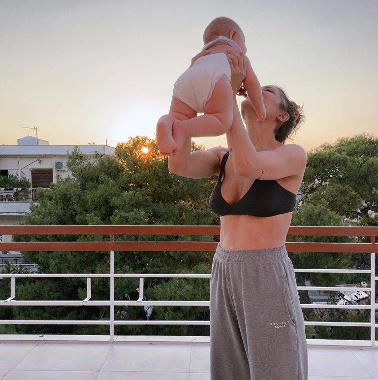 Η Μαίρη Συνατσάκη εμ την κόρη της