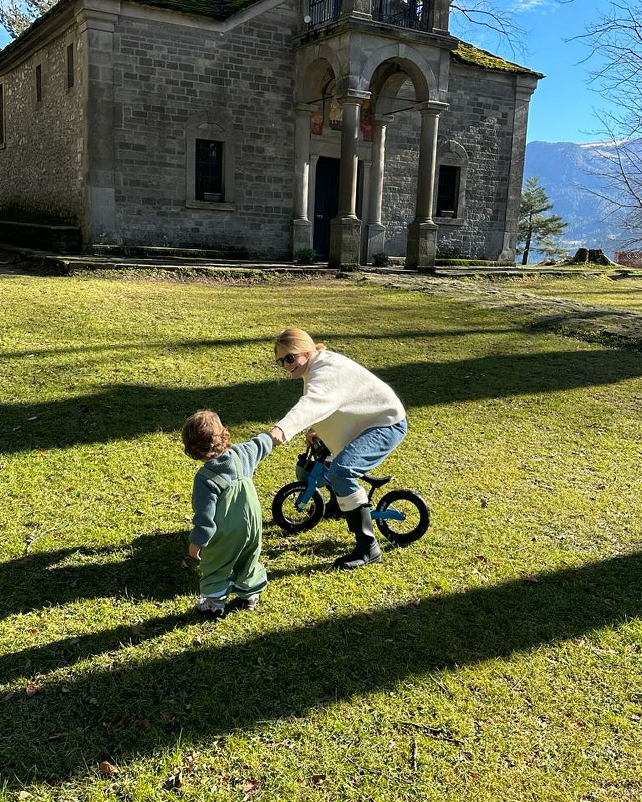 Η Τζένη Μπαλατσινού με τον γιο της