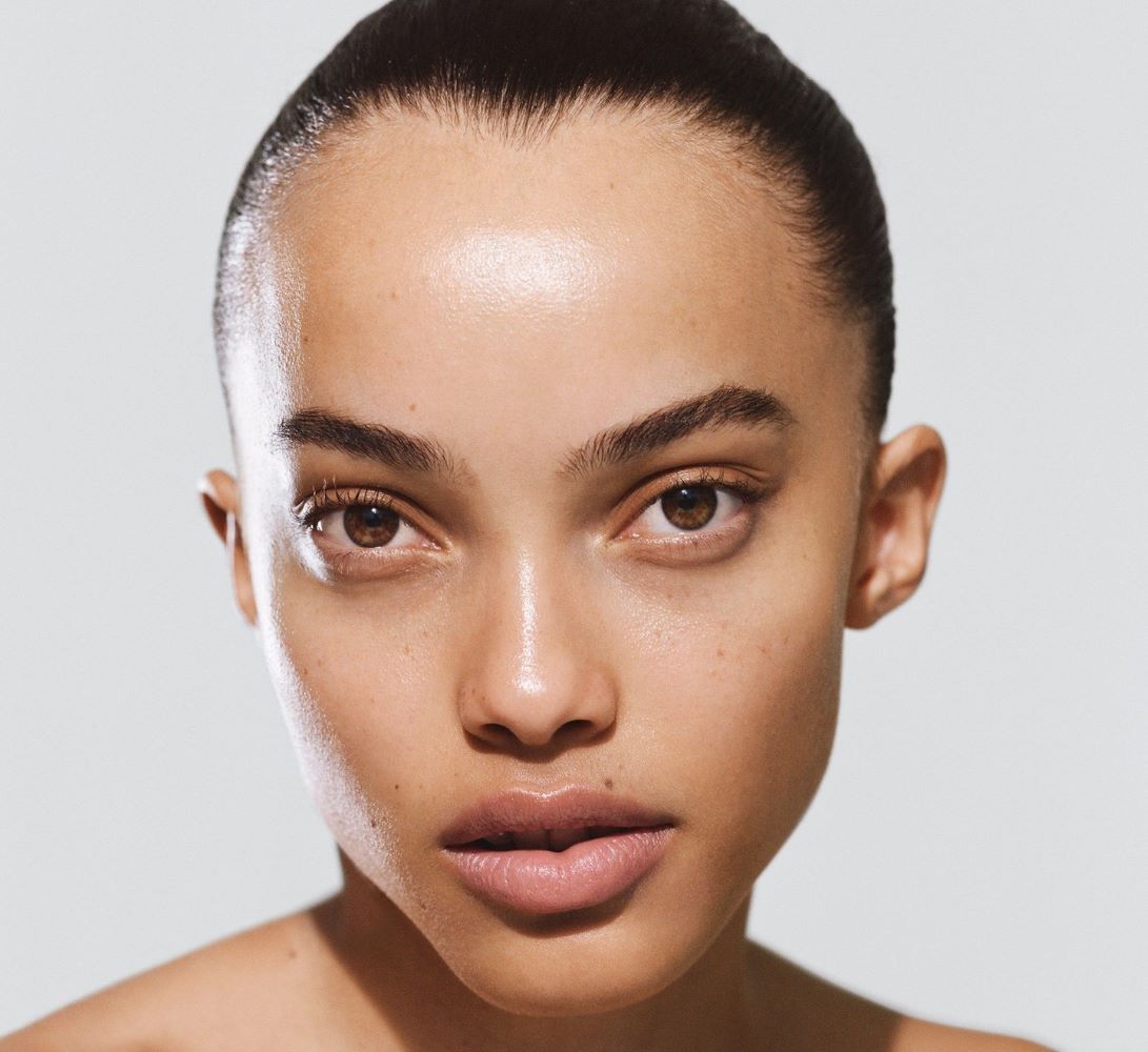 αζελαϊκό οξύ φωτεινή ομοιόμορφη επιδερμίδα