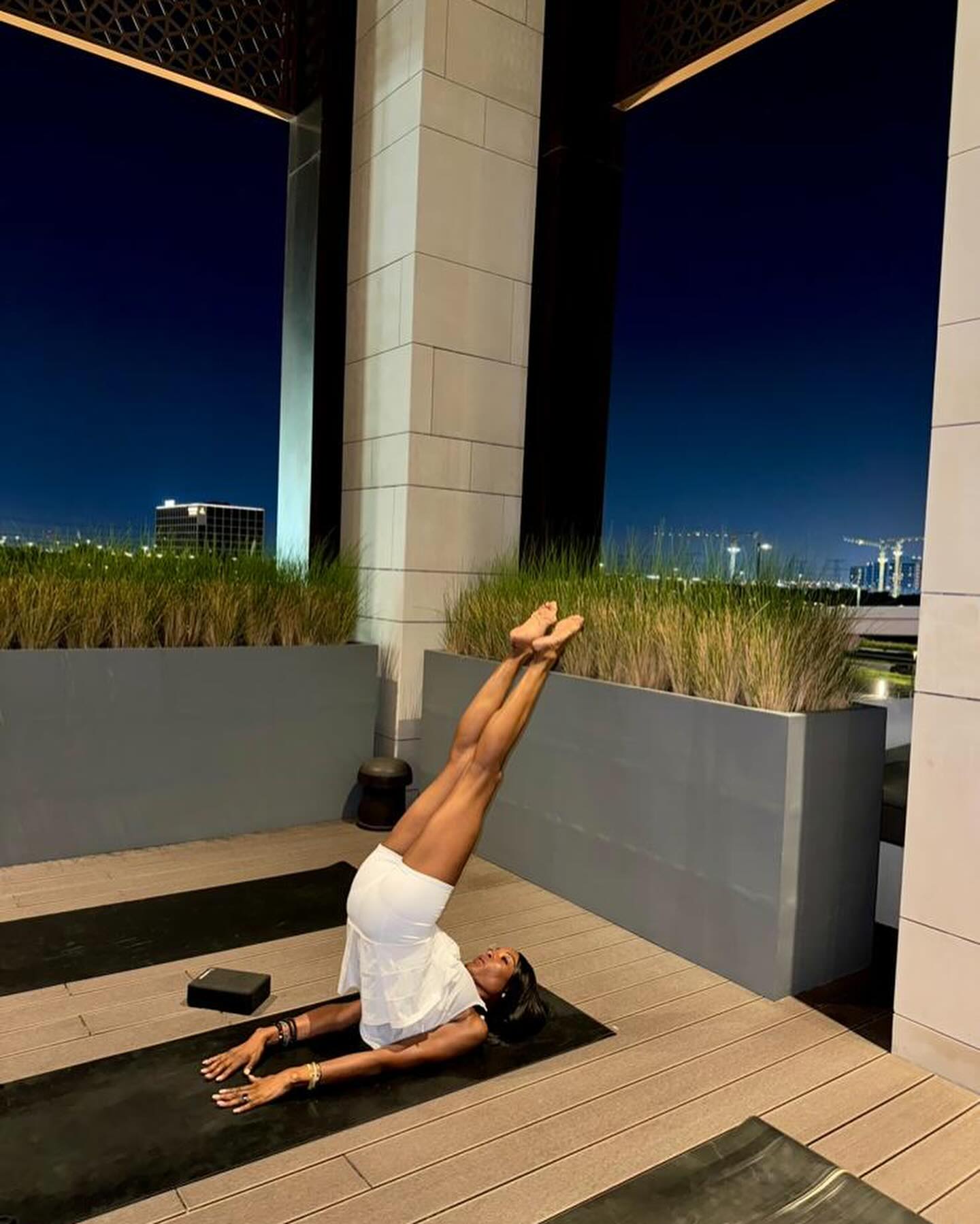 Η Naomi Campbell κάνει yoga