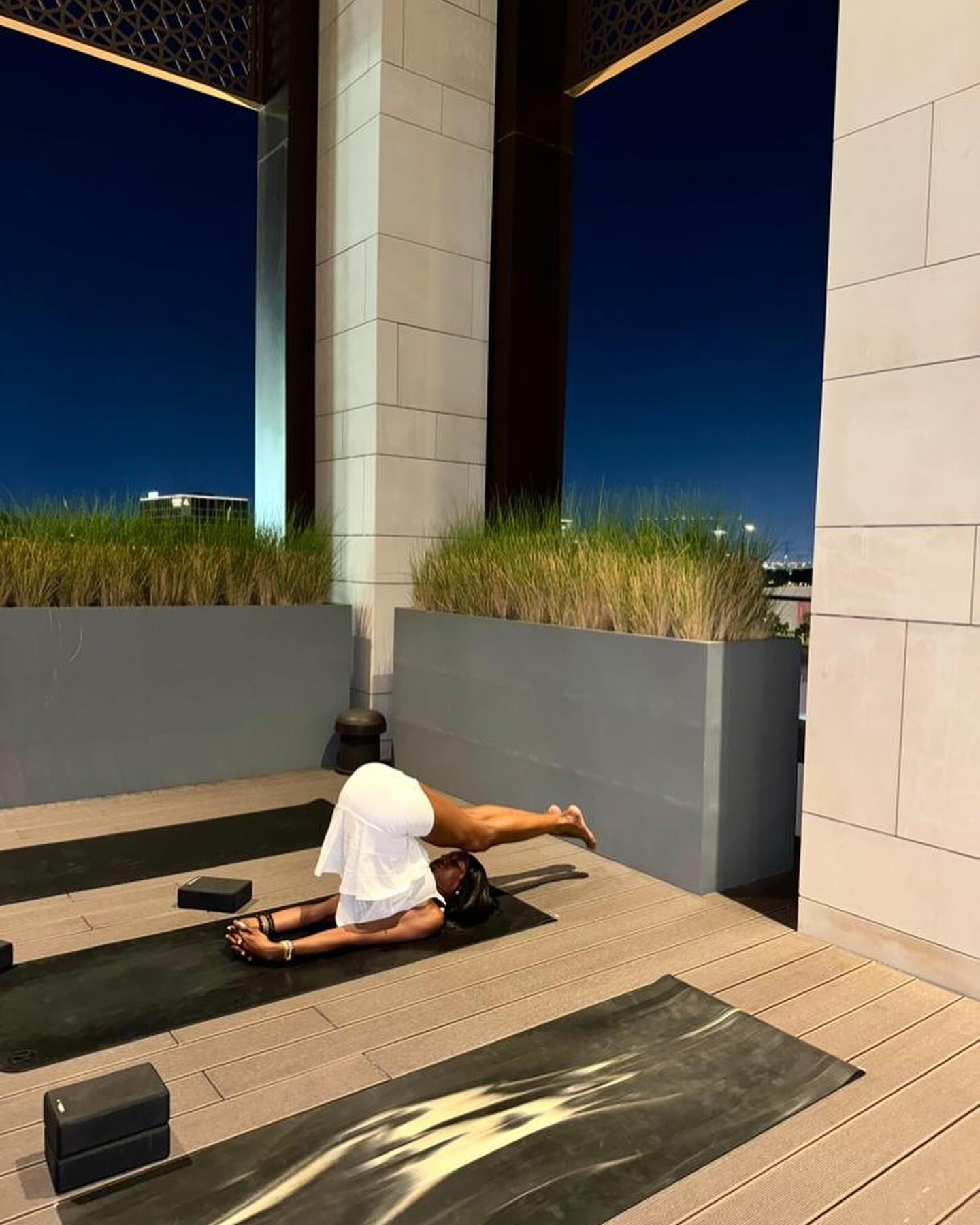 Η Naomi Campbell κάνει yoga