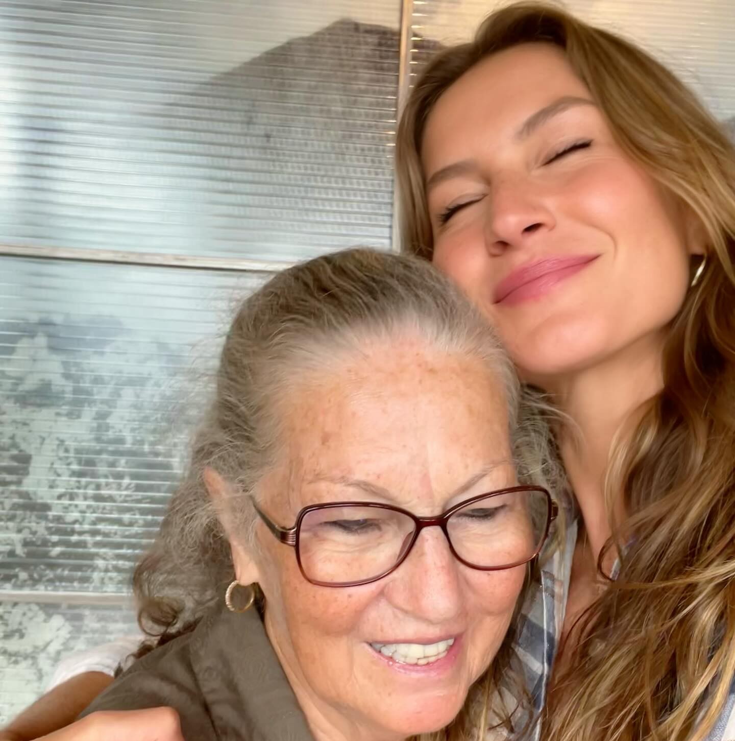 H Gisele με την μητέρα της