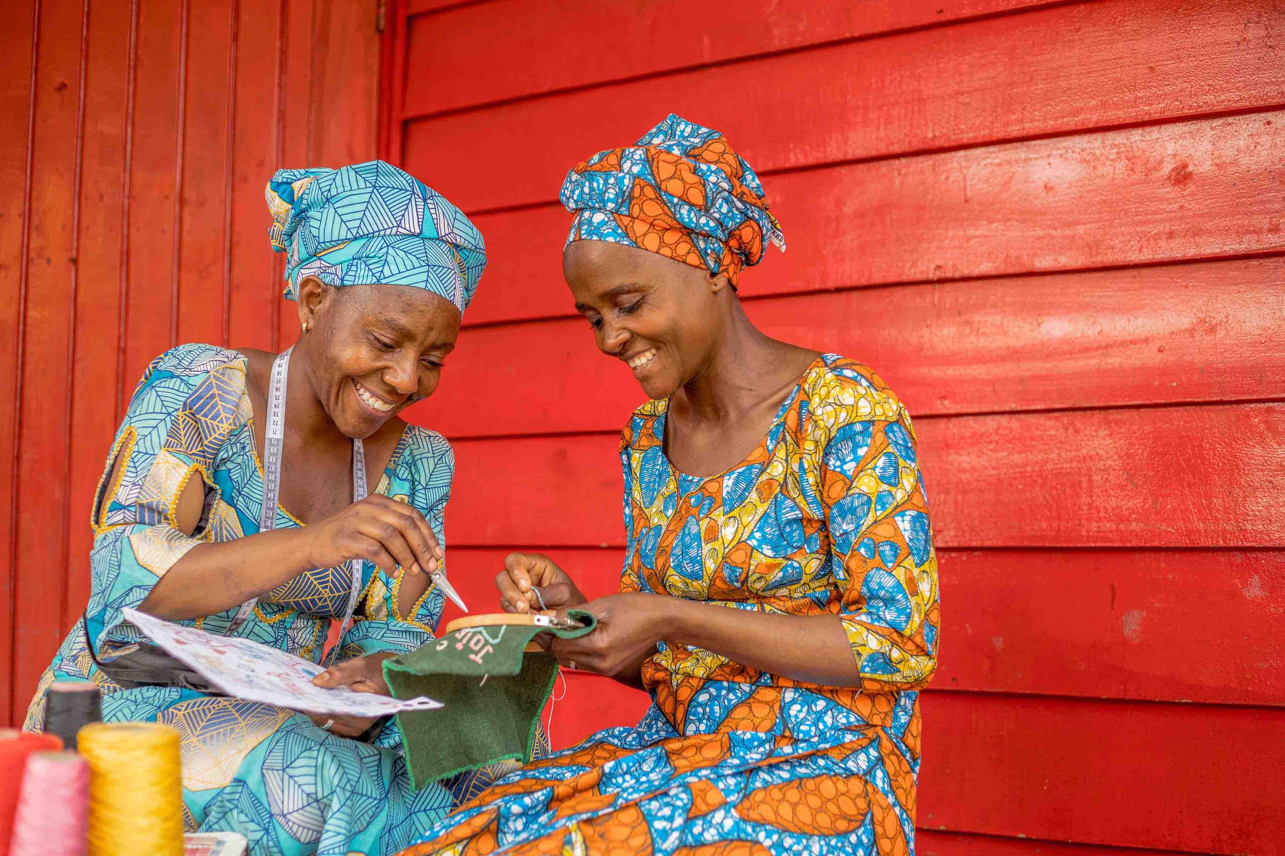 Γυναίκες κεντάνε