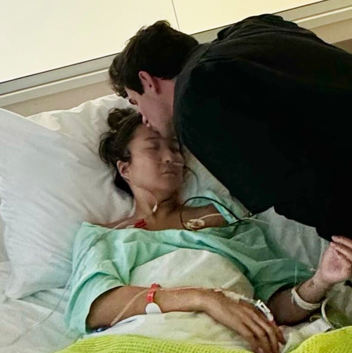 H Ashley Park στο νοσοκομείο