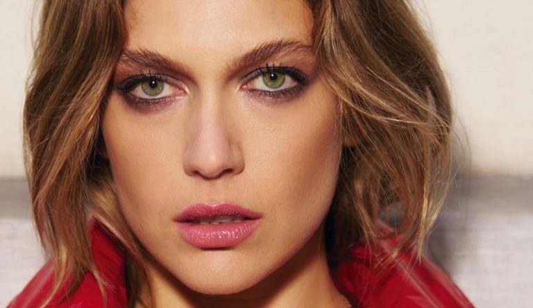 Κλέλια Ανδριολάτου κοντινό στο πρόσωπό της