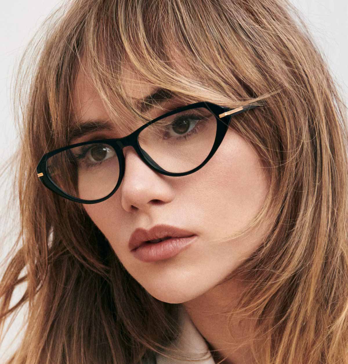 Suki Waterhouse με γυαλιά