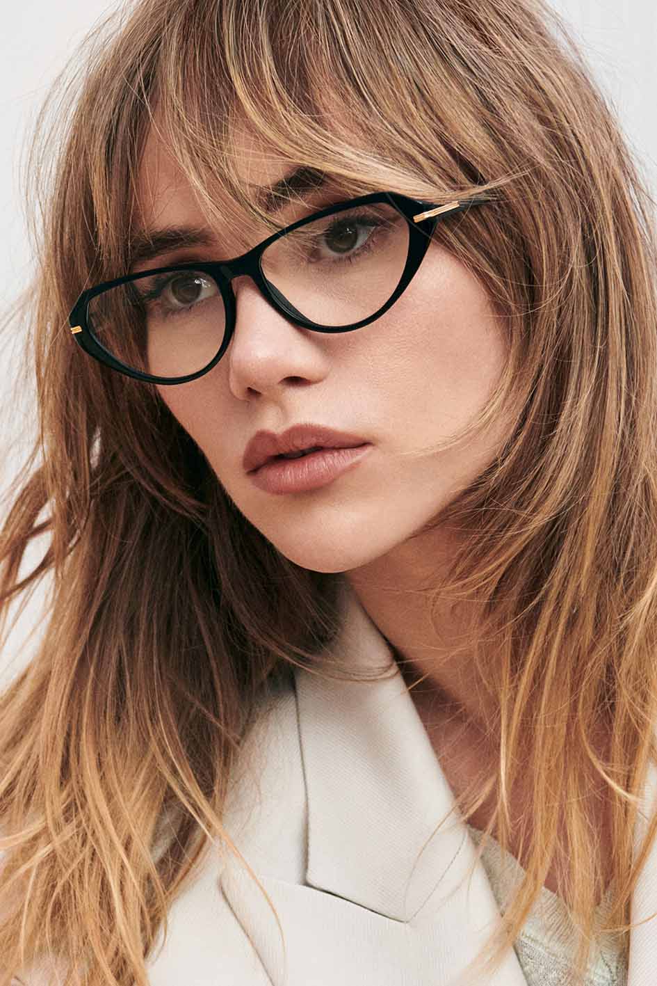 Suki Waterhouse με γυαλιά