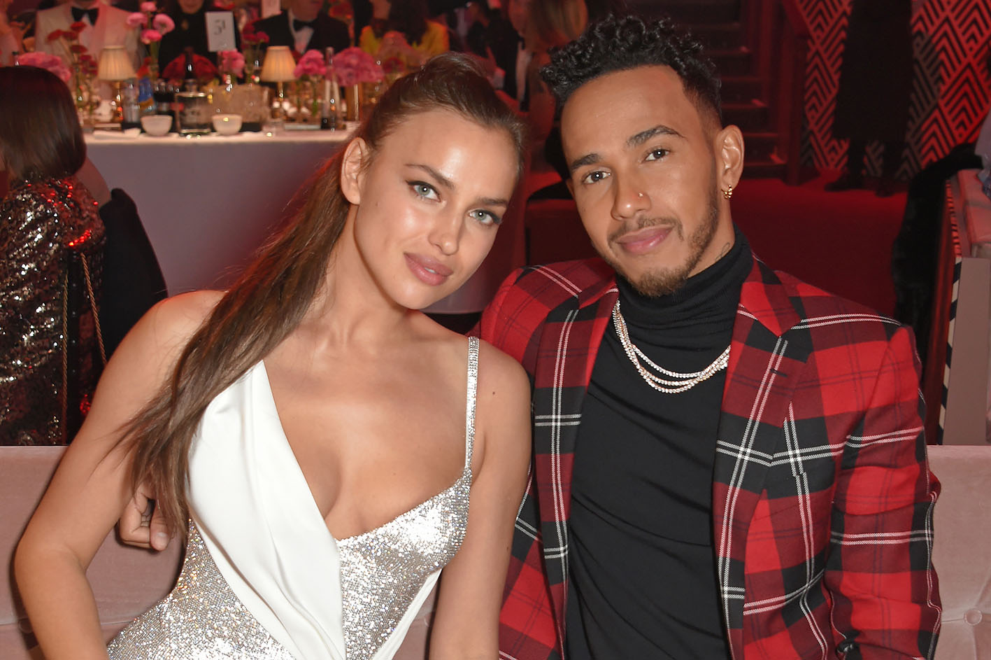 H Irina Shayk και ο Lewis Hamilton σε παλαιότερη εμφάνιση, στα Fashion Awards 2017 που έγιναν σε συνεργασία με το brand Swarovski στο Royal Albert Hall στις 4 Δεκεμβρίου 2017, στο Λονδίνο.