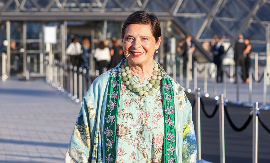 Η Isabelle Rossellini στην εβδομάδα μόδας στο Παρίσι