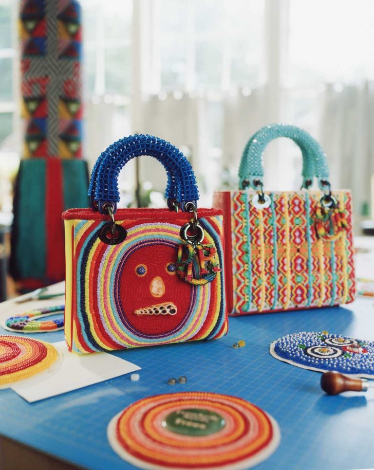 Οι τσάντες που έφτιαξε ο Jeffrey Gibson