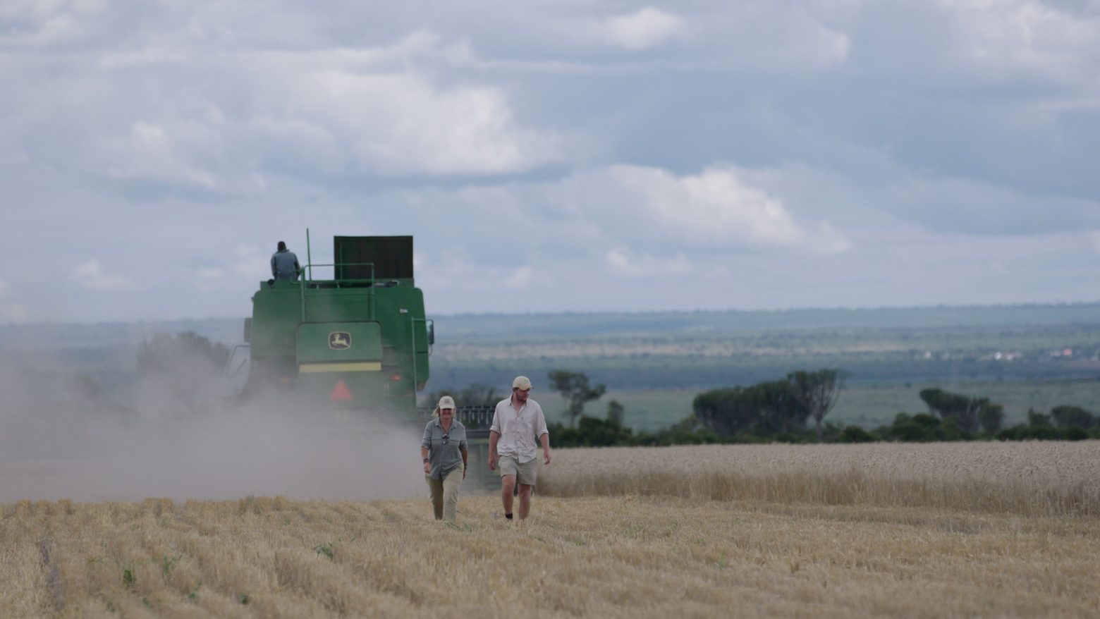 Σκηνή από το ντοκιμαντέρ "The Battle of Laikipia" της Δάφνης Ματζιαράκη σε συνσκηνοθεσία Peter Mrumi.