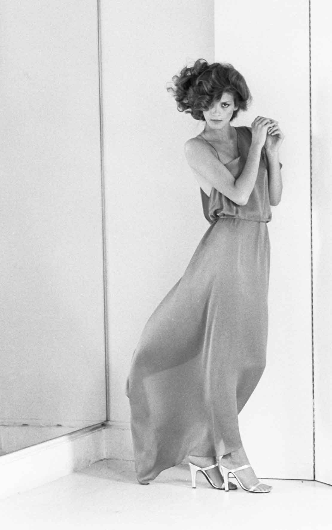 H Αμερικανή Top Model Gia Carangi (1960 - 1986) ποζάροντας.