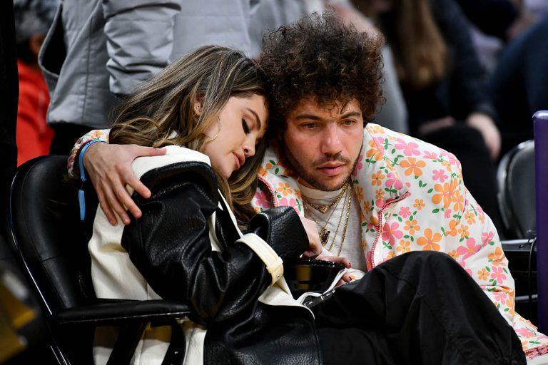 Η Selena Gomez αγκαλιά με τον Benny Blanco