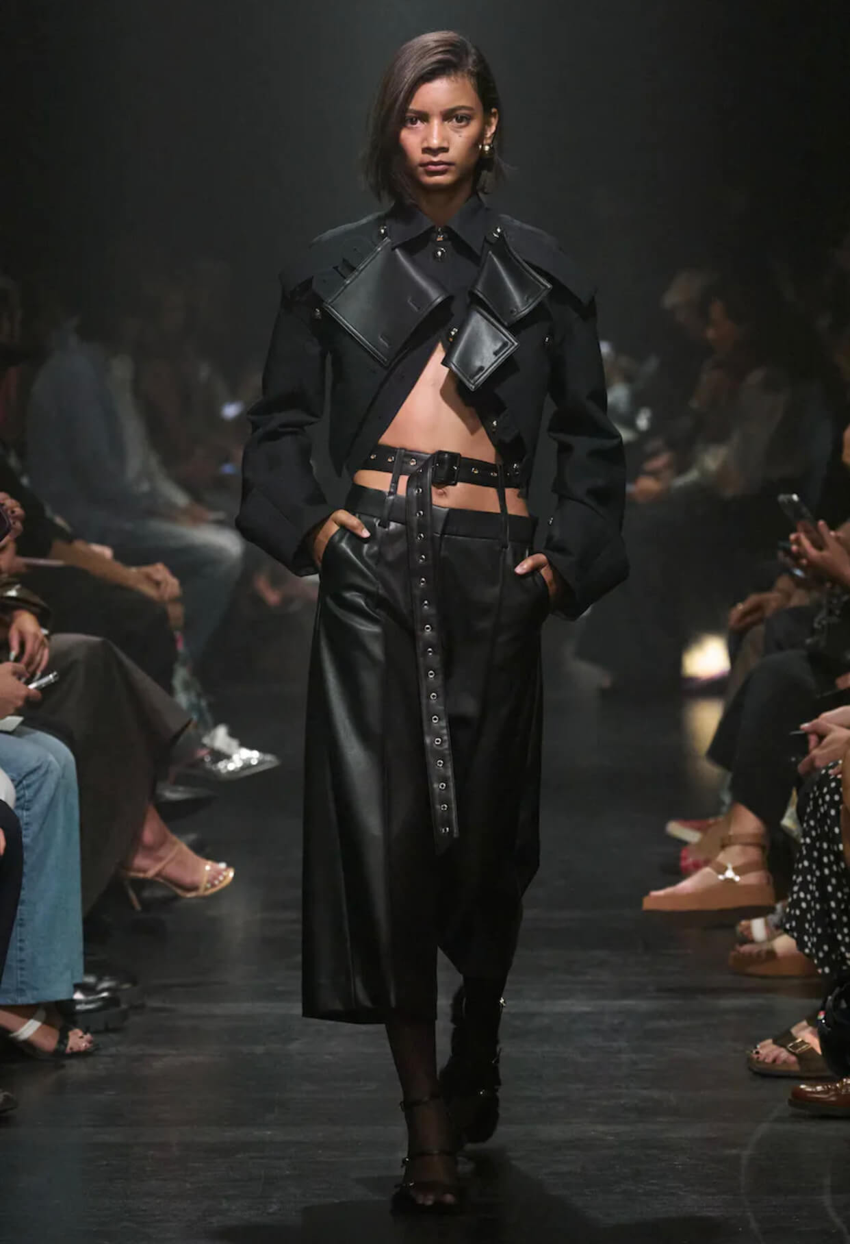 Πασαρέλα του brand Rokh