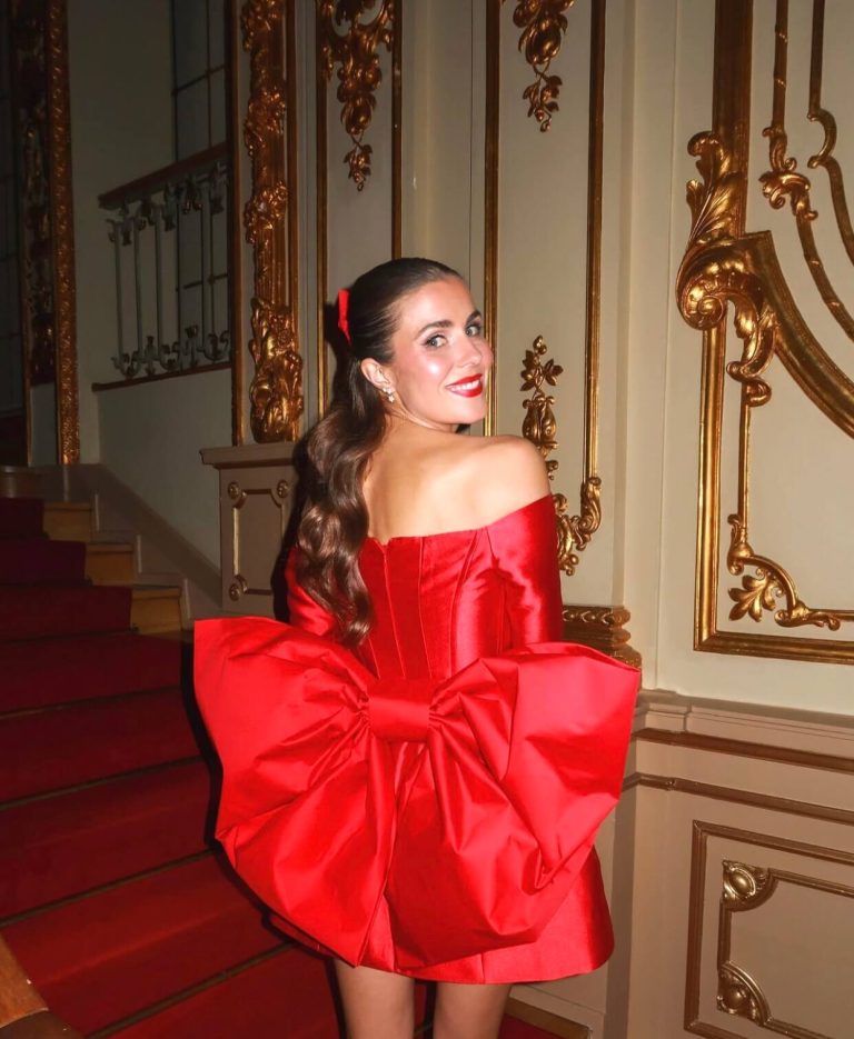 Κόκκινο σατέν φόρεμα με φιόγκο