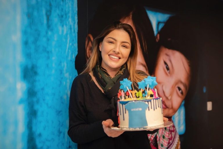 Έλενα Παπαρίζου