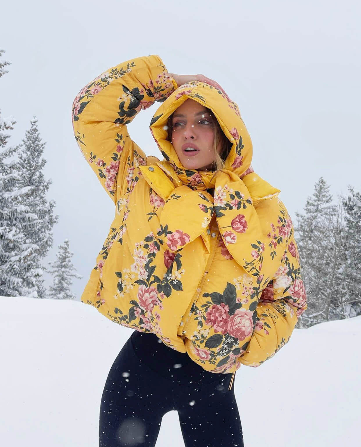 Κίτρινο μπουφάν με λουλούδια