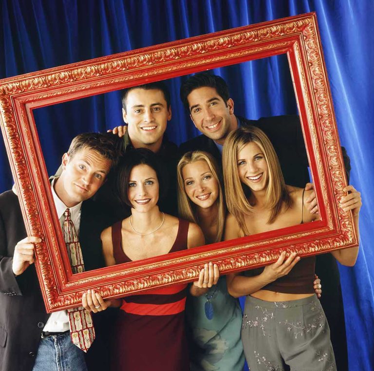 Οι πρωταγωνιστές της τηλεοπτικής σειράς "Τα Φιλαράκια"