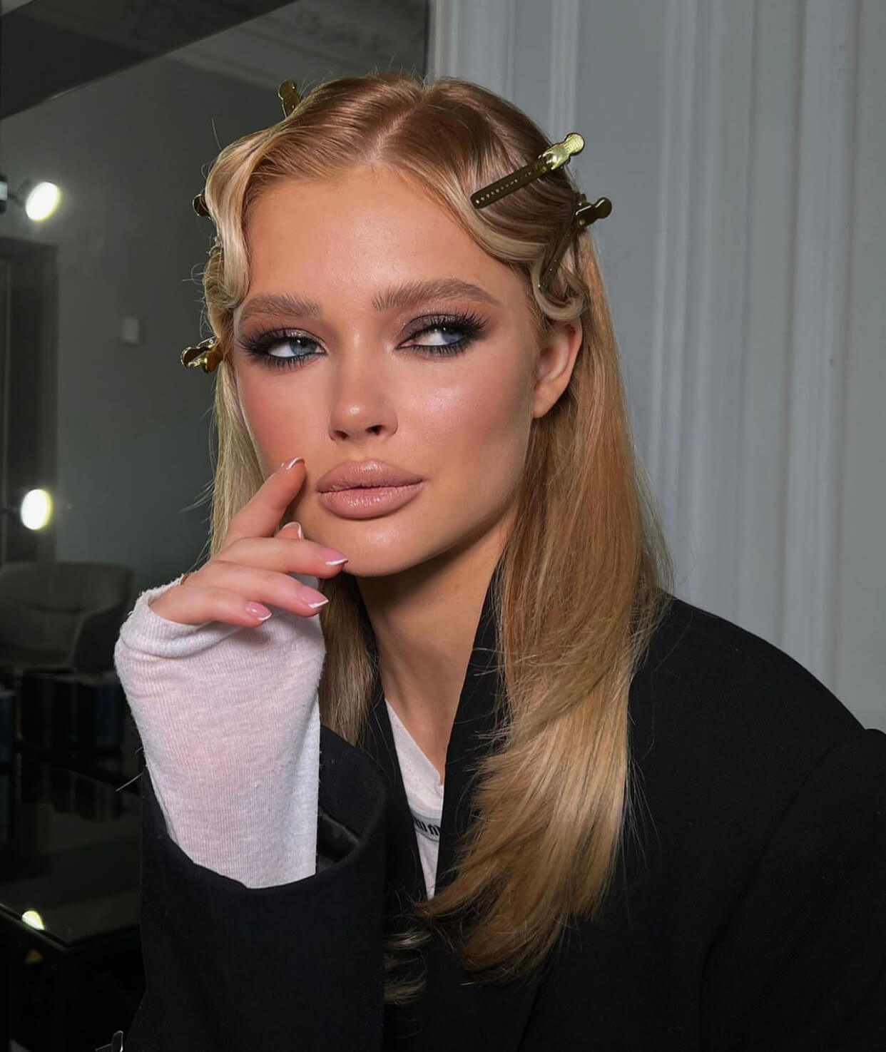 Ξανθά μεταξένια μαλλιά