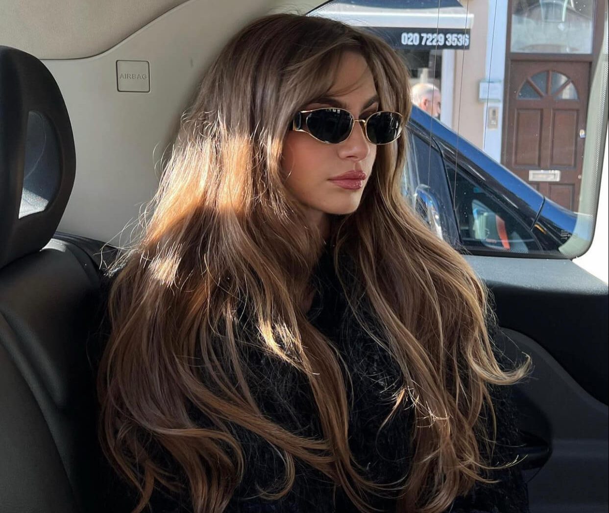 Μακριά καστανόξανθα μαλλιά