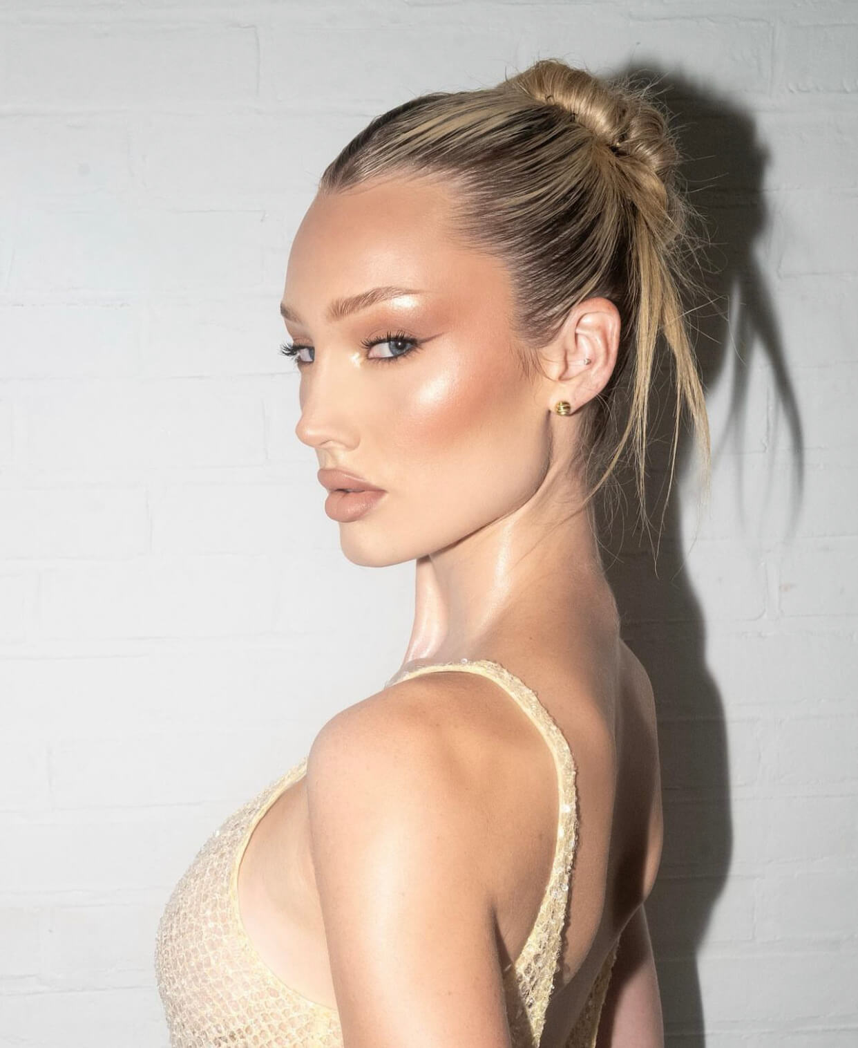 Ψηλός sleeek κότσος