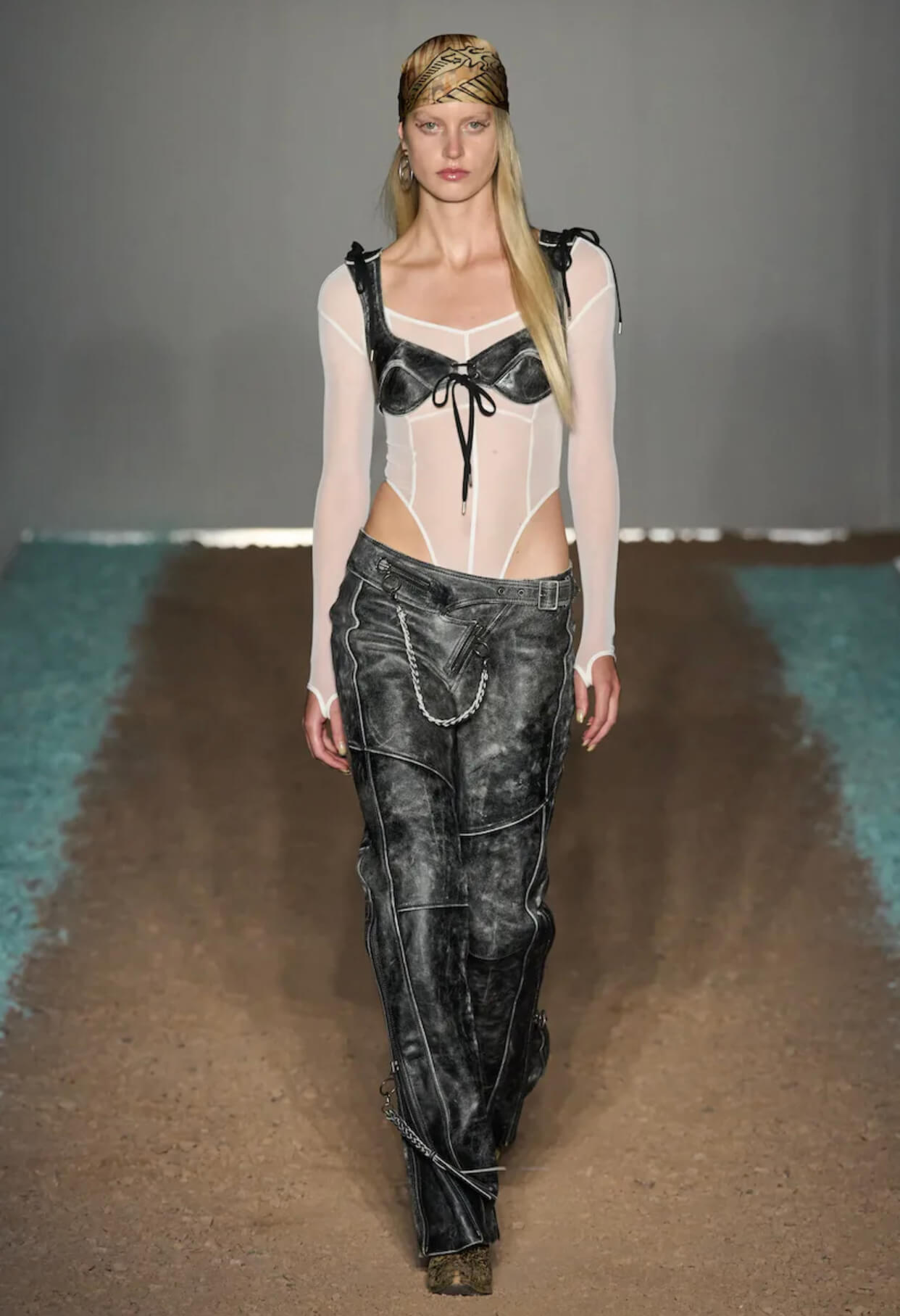 Πασαρέλα από την εβδομάδα μόδας του Λονδίνου