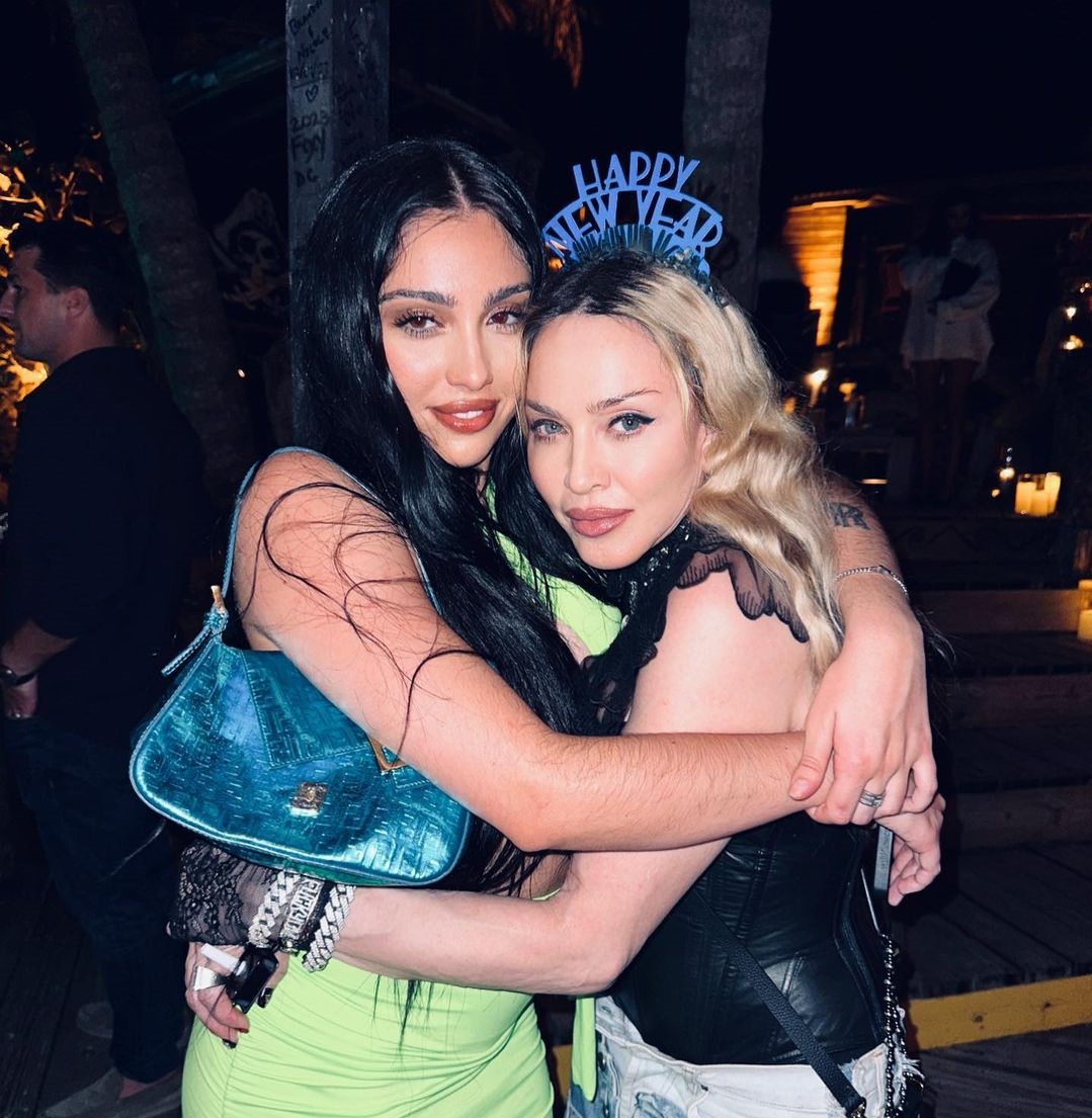 H Madonna με την κόρη της Lourdes