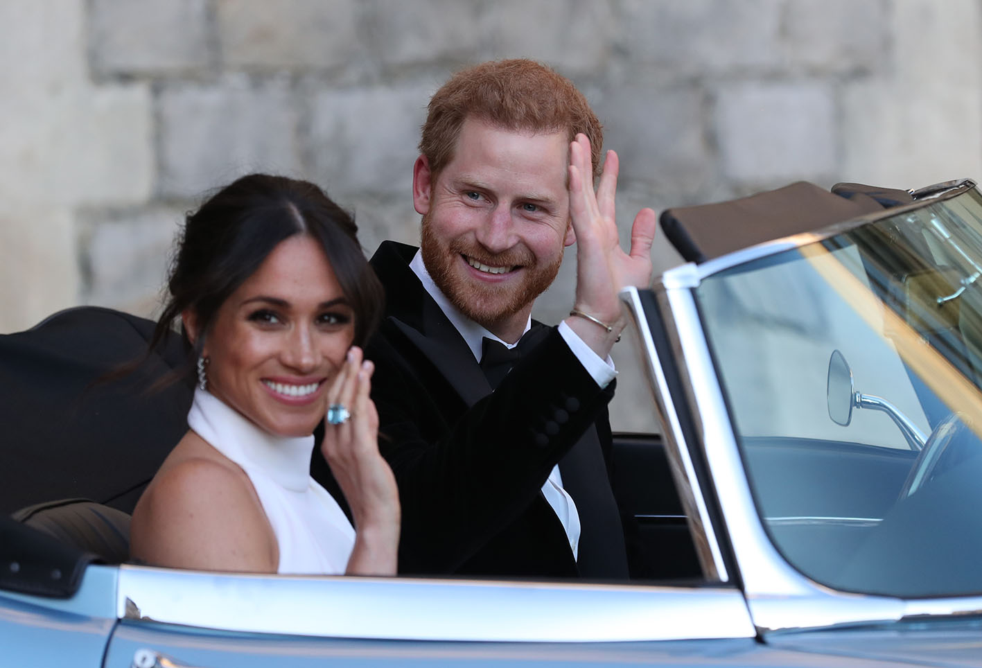 Ο πρίγκιπας Harry, Duke και η Μeghan Markle φεύγοντας από το κάστρο του Windsor μετά τον γάμο τους για να παρευρεθούν στη ρεσεψιόν στις 19 Μαΐου 2018 στο παλάτι Windsor.