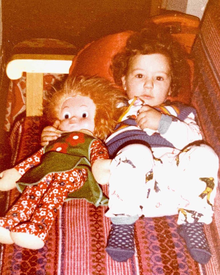 Ο Νίκος Μουτσινάς σε παιδική φωτογραφία