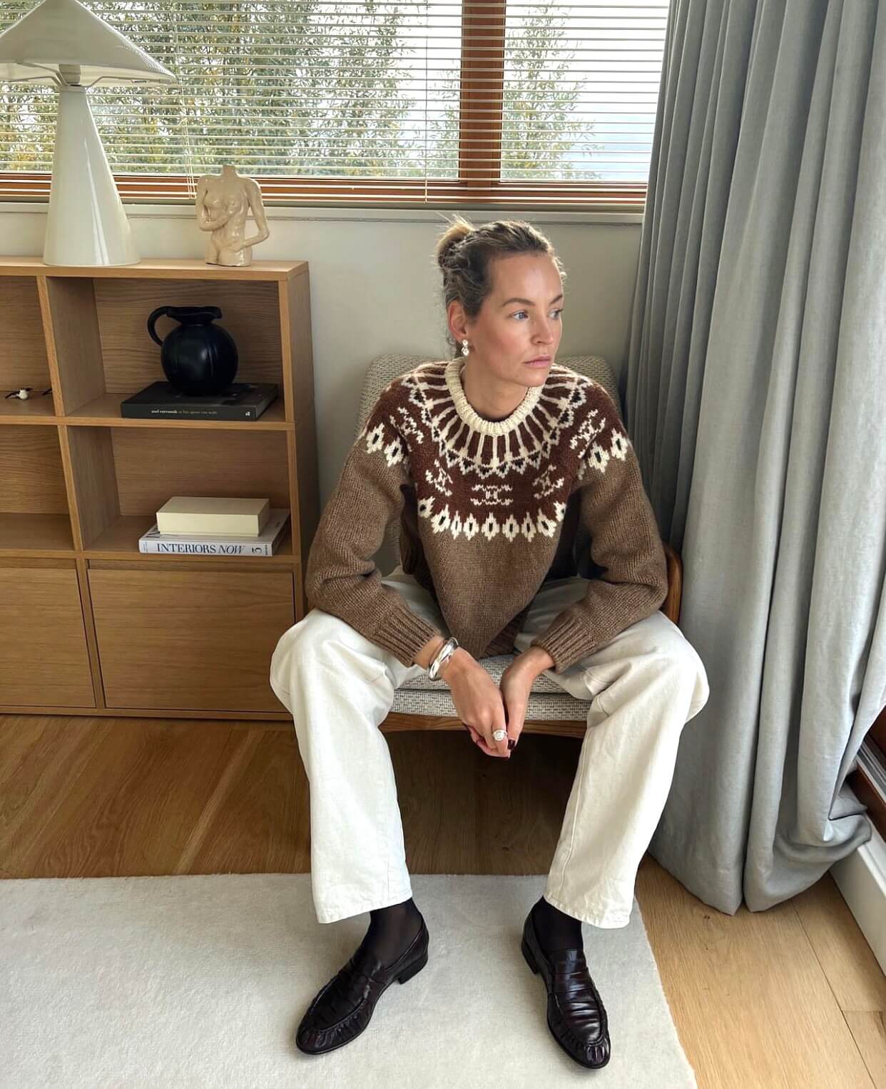 Άσχημο πουλόβερ με καφέ και άσπρο