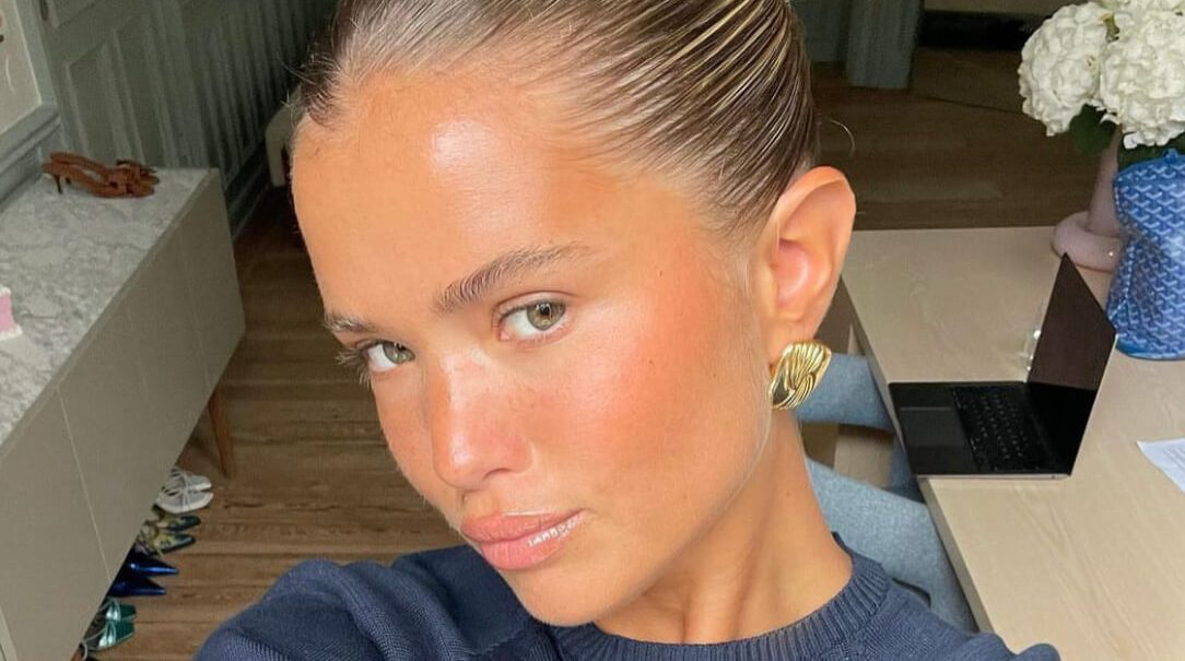 Σφιχτός ψηλός κότσος