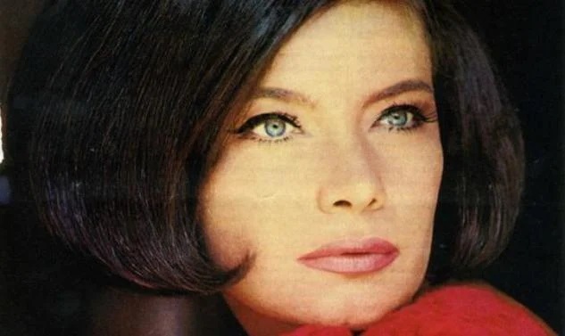 Τζένη Καρέζη