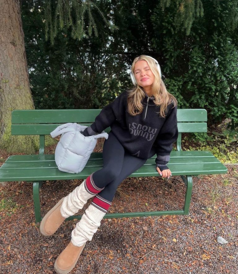 Athleisure σύνολο με Uggs και γκέτες