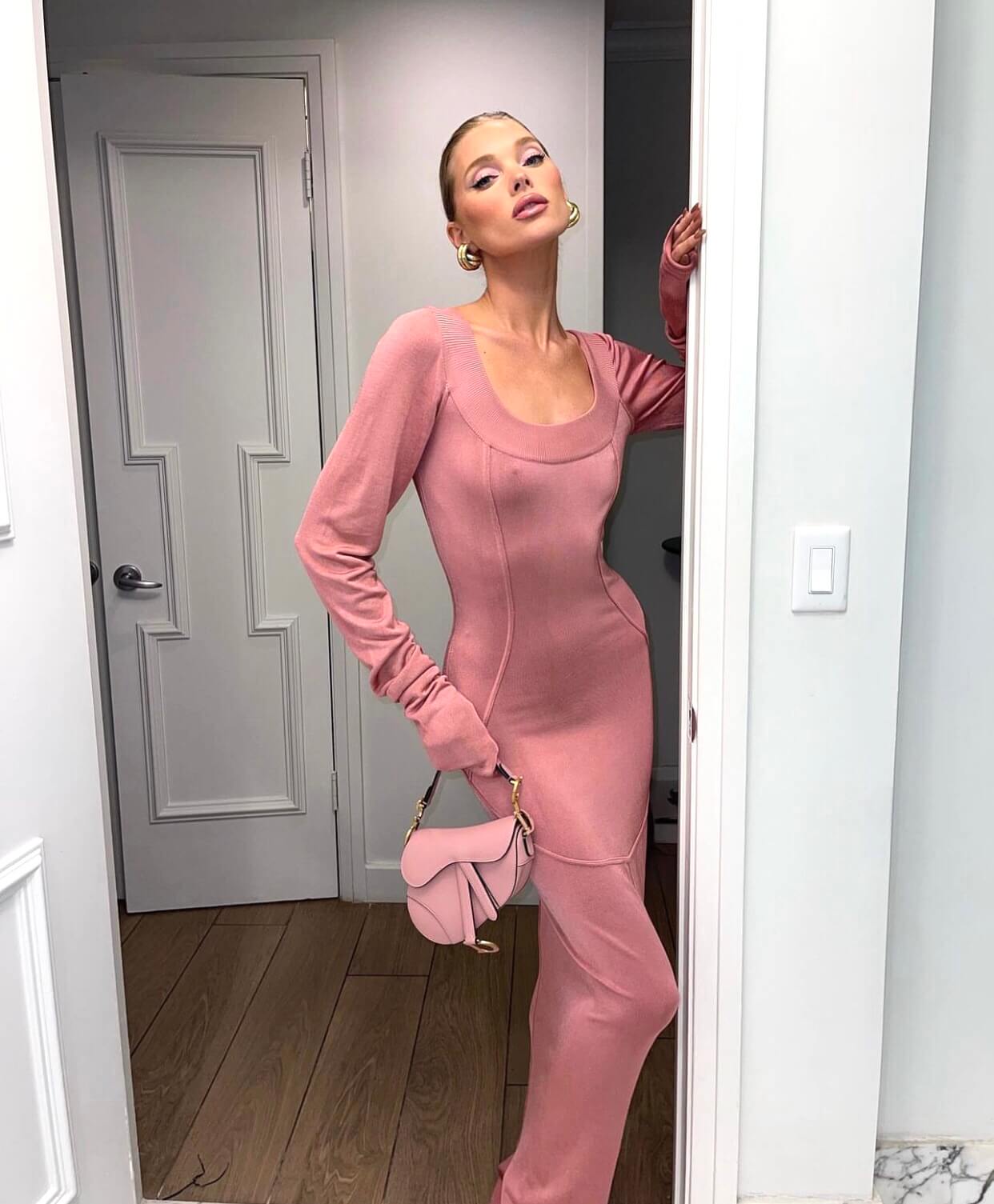 Ροζ πλεκτό μάξι φόρεμα