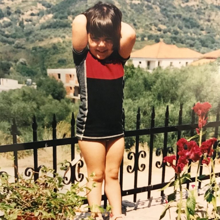 Η Δανάη Μπάρκα σε παιδική ηλικία