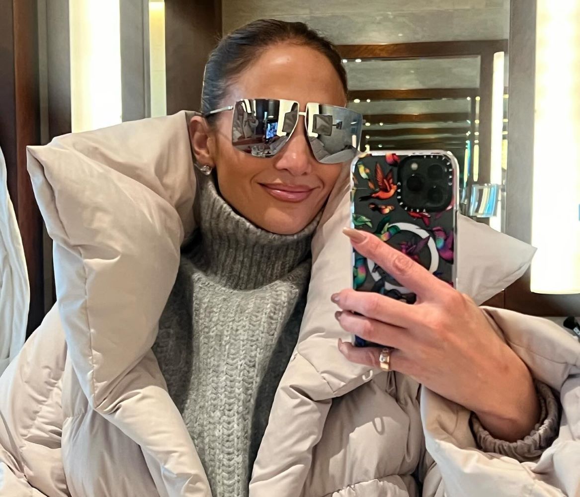 JLo μανικιούρ