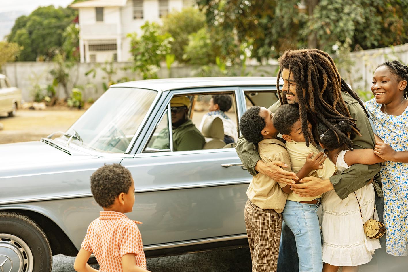 O Kinglsey Ben-Adir στο ρόλο του “Bob Marley” in Bob Marley στην ταινία¨One Love