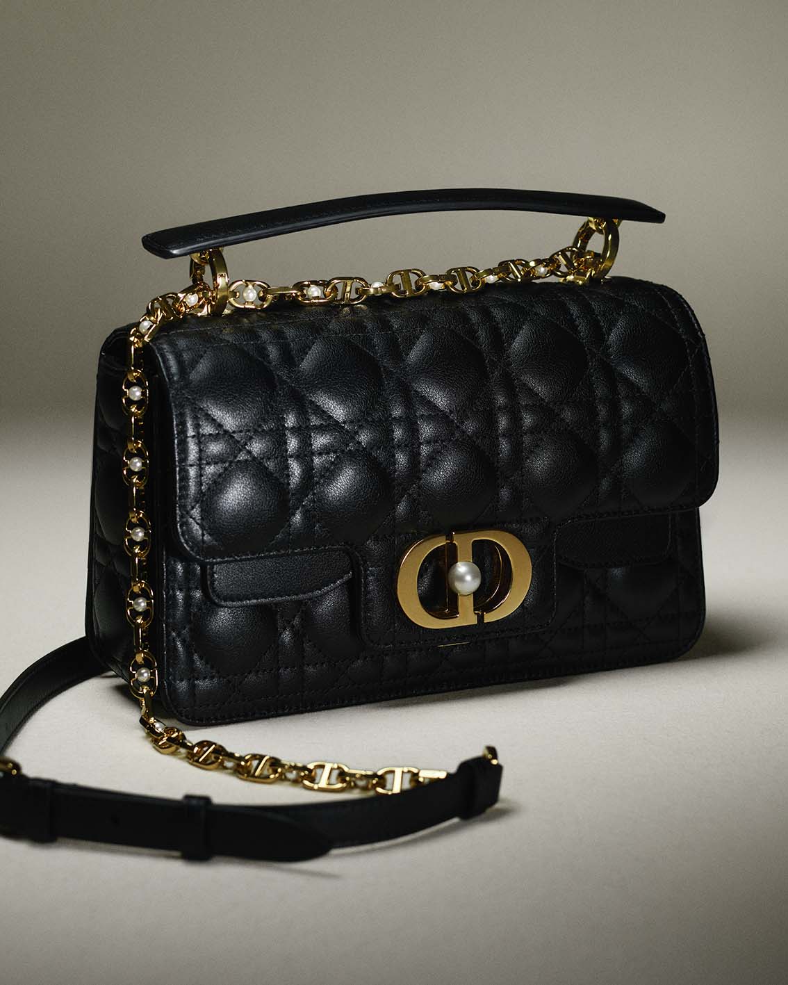 Dior Jolie η τσάντα της φετινής κολεξιόν του oίκου Dior