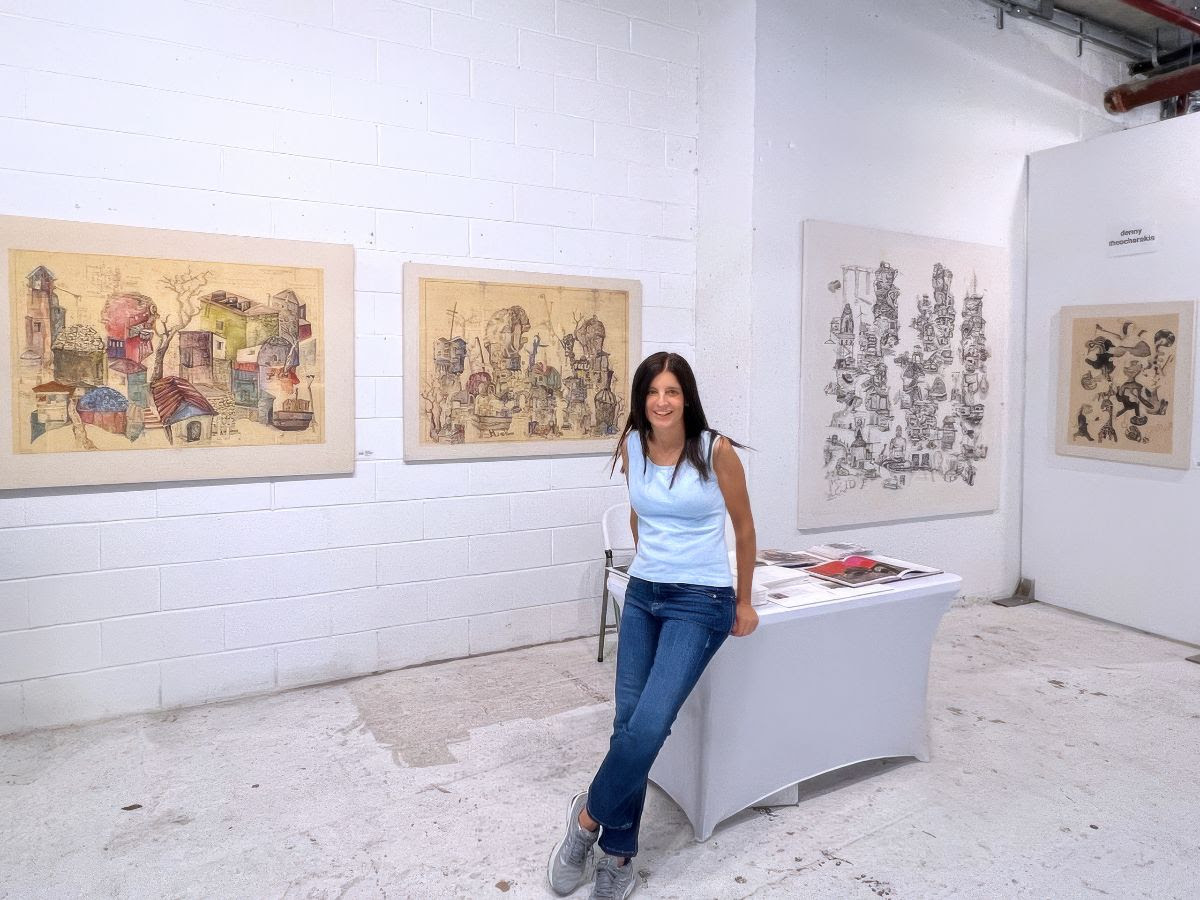 Η καλλιτέχνις Ντένυ Θεοχαράκη
