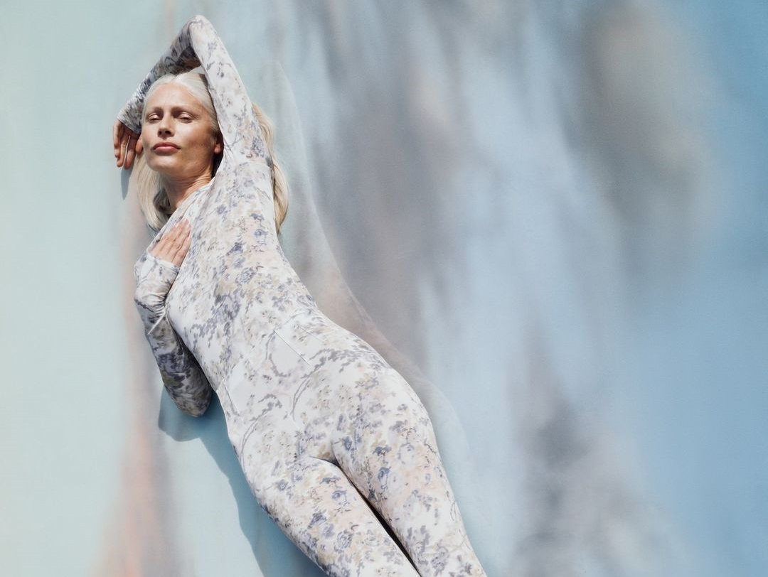 Το μοντέλο Kirsty Hume στη καπάνια του brand & Other Stories