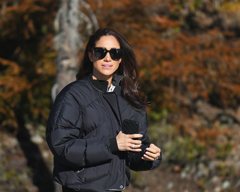 H Meghan Markle απολαμβάνει τη βόλτα της, κατά τη διάρκεια των Ιnvictus Games στην περιοχή Whistler του Καναδά στις 15 Φεβρουαρίου 2024.