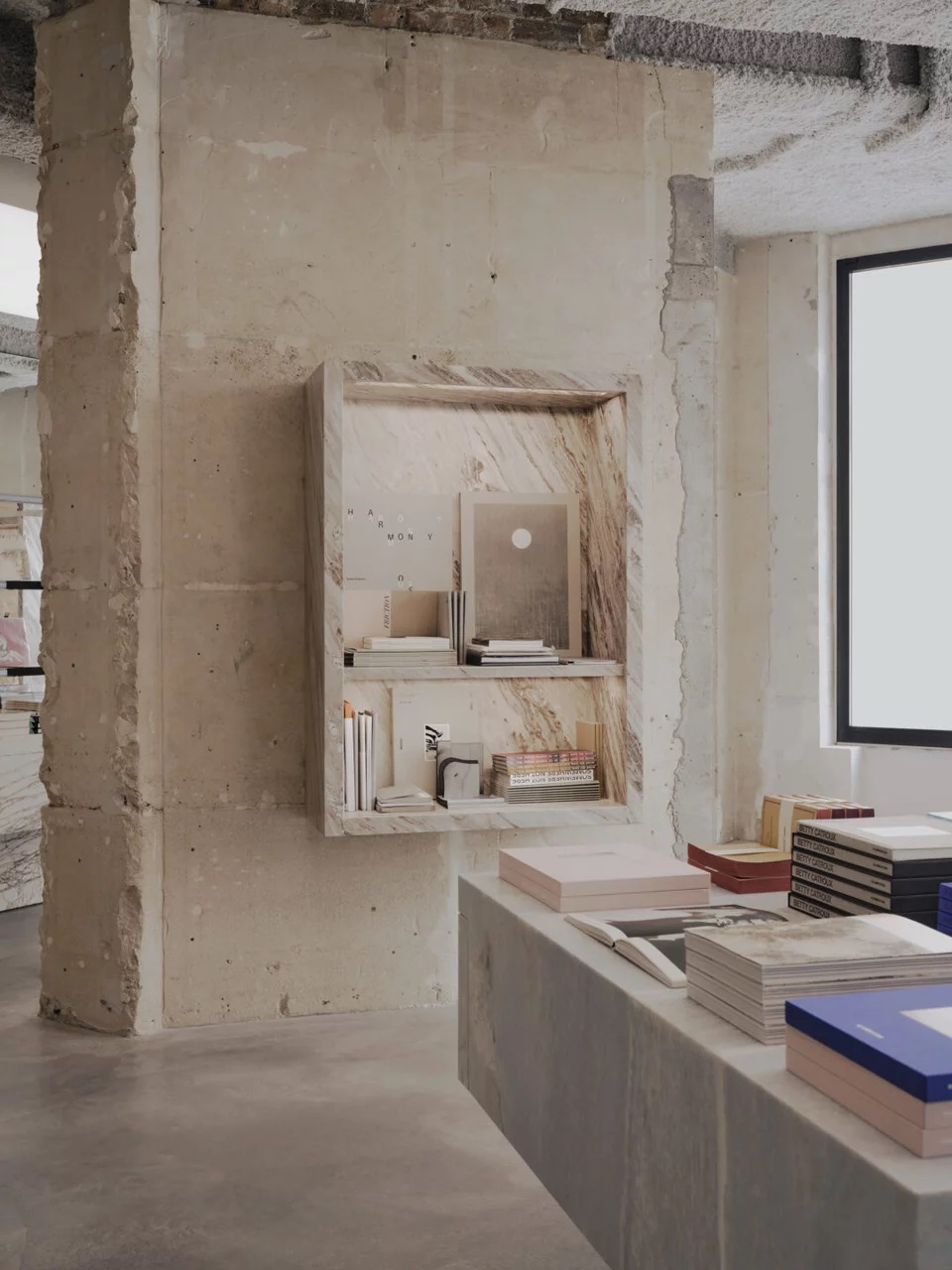 Tο νέο βιβλιοπωλείο του Saint Laurent