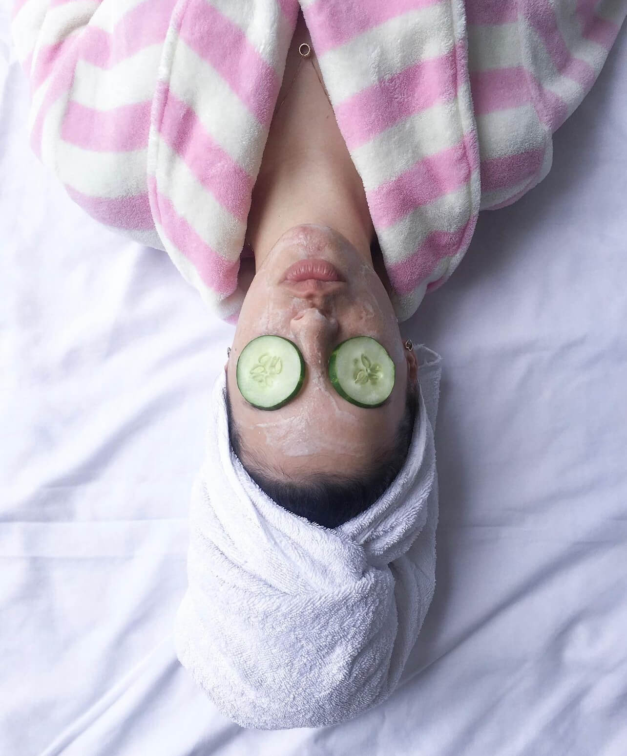 Μάσκα προσώπου με αγγούρια στα μάτια